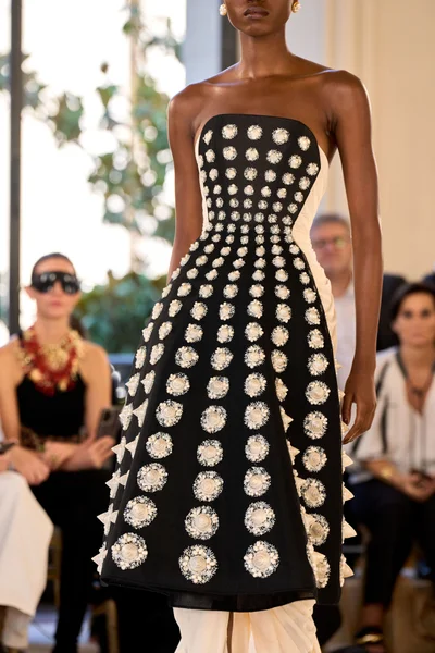 Look 28